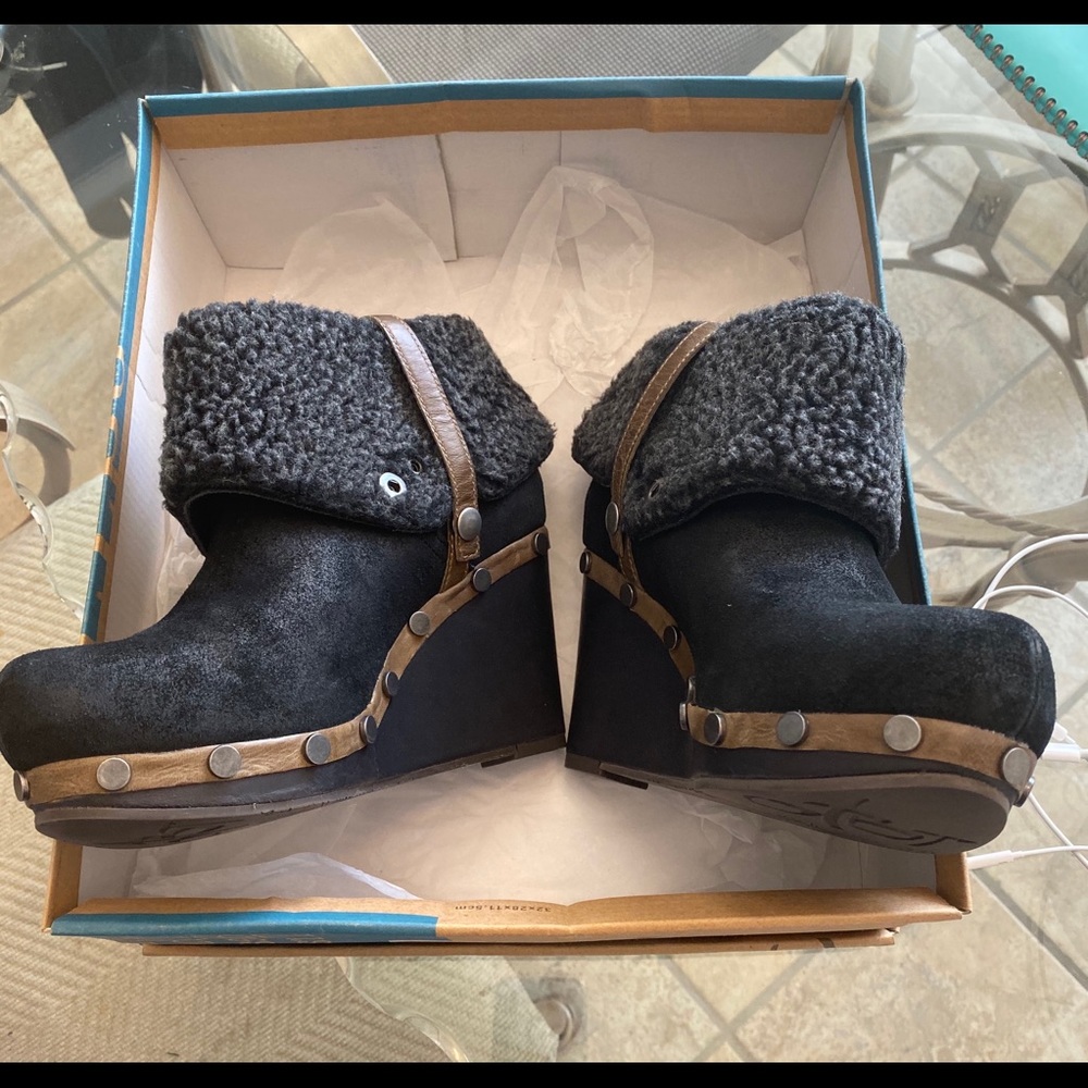 Shoes - Picture 4 of 7